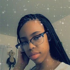 Meet your Posher, Monique